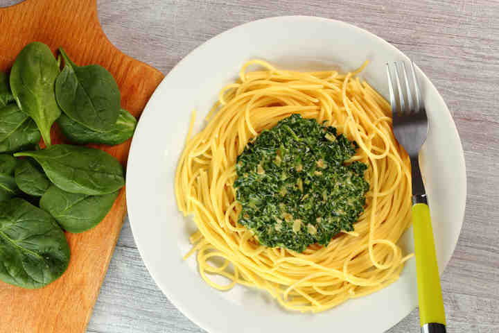 Pasta con pesto di spinaci