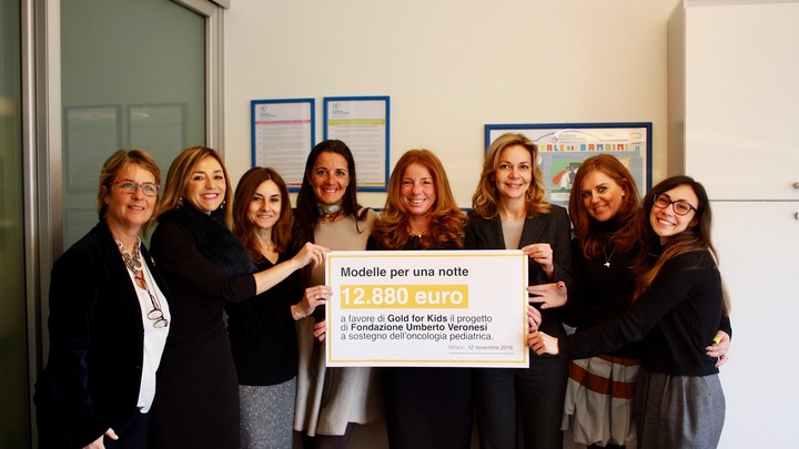 Le "modelle per una notte" donano fondi a Gold for Kids