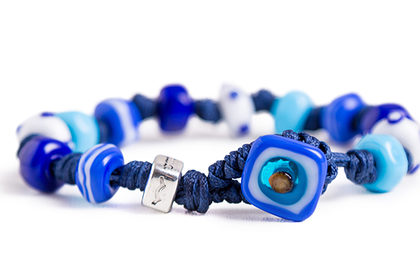 Braccialetti Aua: gocce di vetro per aiutare i pazienti più piccoli