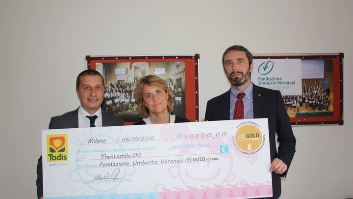 Trentamila euro da Todis a sostegno di Gold for Kids