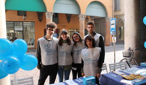 «Coloriamo la Ricerca» 2 - volontari in piazza (25 e 26 marzo 2017)