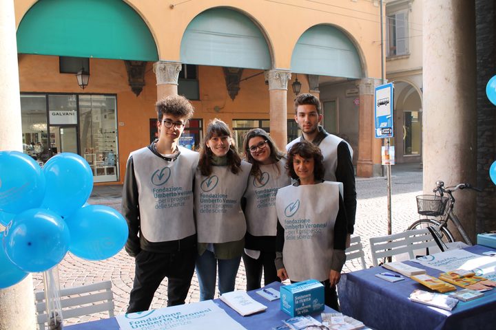 «Coloriamo la Ricerca» 2 - volontari in piazza (25 e 26 marzo 2017)