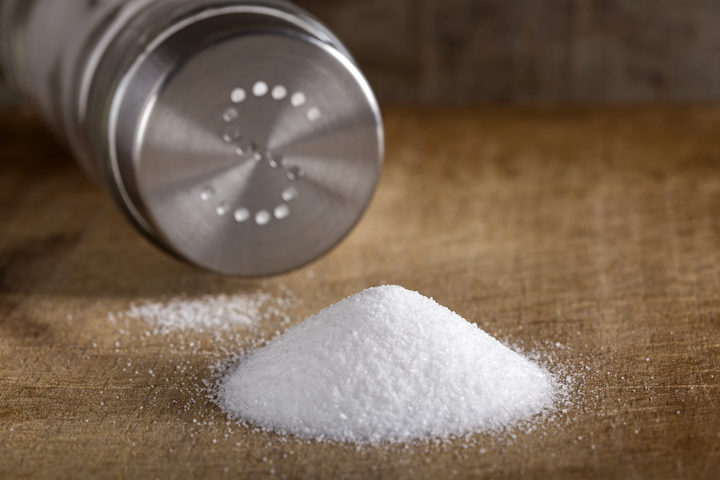 Cinque grammi di sale in più danneggiano il cuore