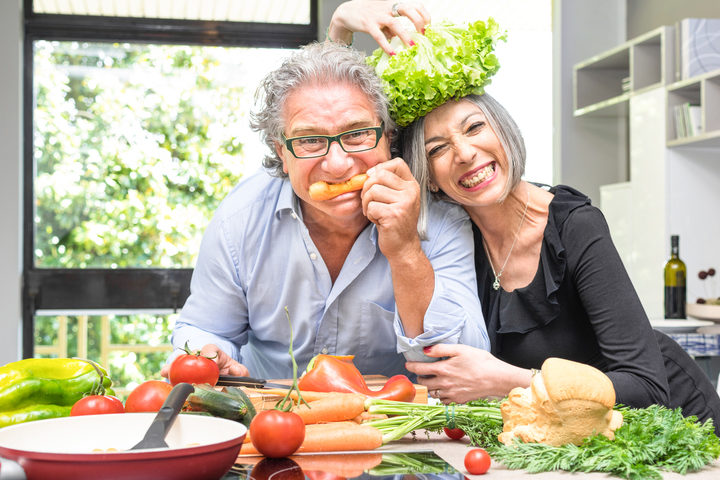 Dieta proteica e attività fisica contro la sarcopenia