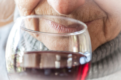 L'abuso di alcol primo fattore di rischio per Alzheimer e demenza