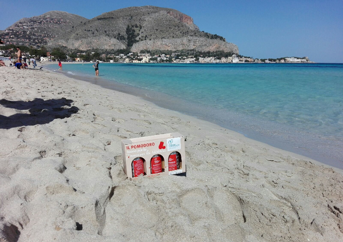 «Il pomodoro. Buono per te, buono per la ricerca» - I volontari nelle piazze del Sud Italia