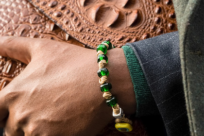 I braccialetti Aua sostengono la ricerca sui tumori pediatrici