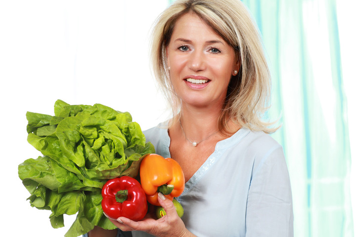 Così la dieta può «condizionare» l'inizio della menopausa