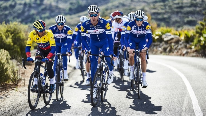 All'asta le maglie autografate dei campioni del Giro d'Italia