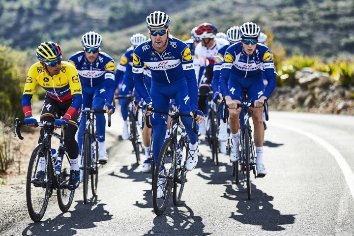 All'asta le maglie autografate dei campioni del Giro d'Italia