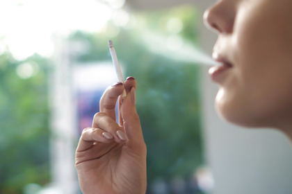 Il fumo di sigaretta danneggia il cavo orale?