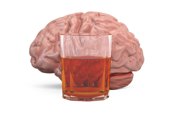 Alcol: il danno cerebrale prosegue anche quando si smette di bere