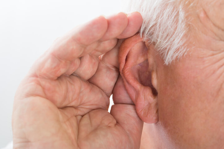 Anziani: riconoscete i sintomi di un calo dell'udito?