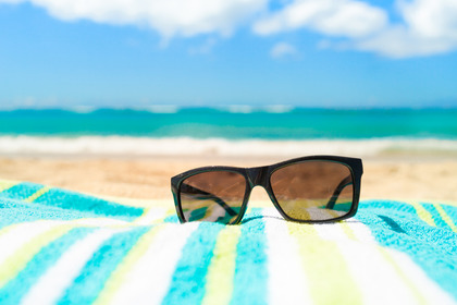 Estate: gli occhiali da sole ci proteggono dai raggi ultravioletti?