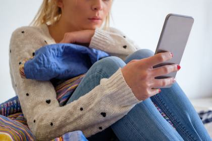 Adolescenti: troppi social media e tv «avvicinano» la depressione