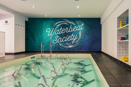 Waterbeat Society: hydrospinning per sostenere Pink is Good