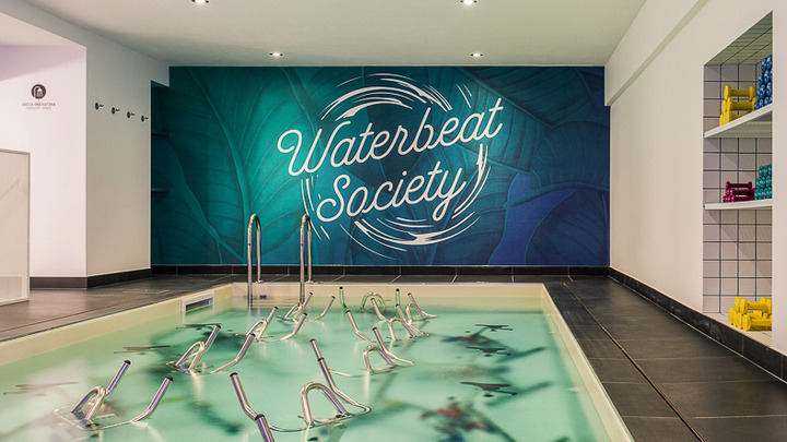 Waterbeat Society: hydrospinning per sostenere Pink is Good