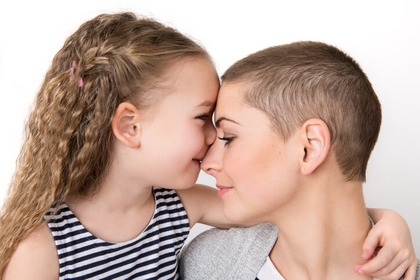 Cosa dire a un figlio se la mamma o il papà hanno un tumore?