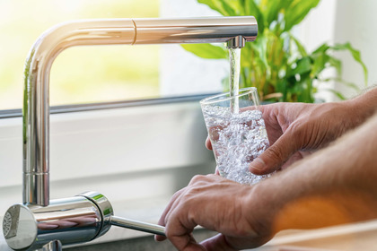 Acqua... a catinelle: l'abc dell'idratazione d'estate