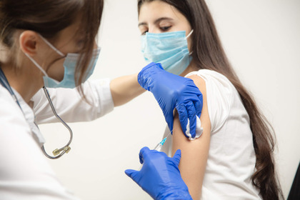 Il vaccino anti Covid-19 e le altre vaccinazioni devono essere distanziate?