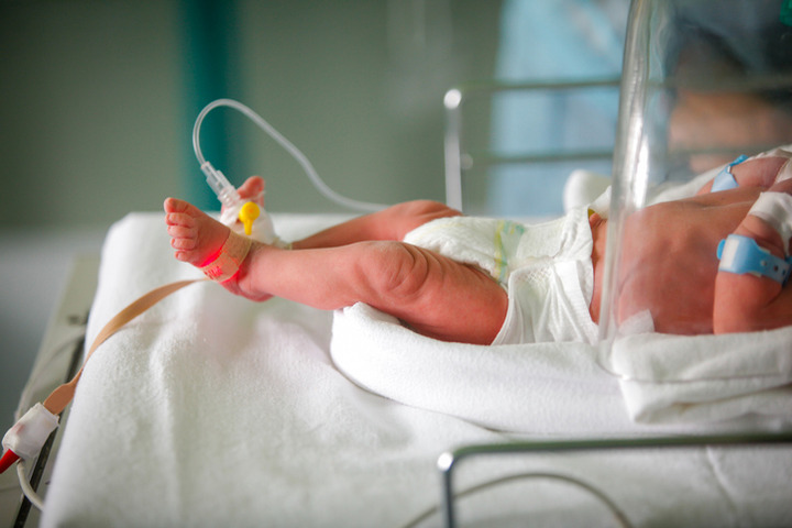 Neonati prematuri: l’antidolorifico è la voce della mamma