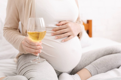 Alcol in gravidanza: promosse (più o meno) le mamme italiane