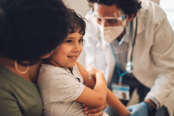 Covid-19 e bambini: l'infezione naturale è meno protettiva della vaccinazione