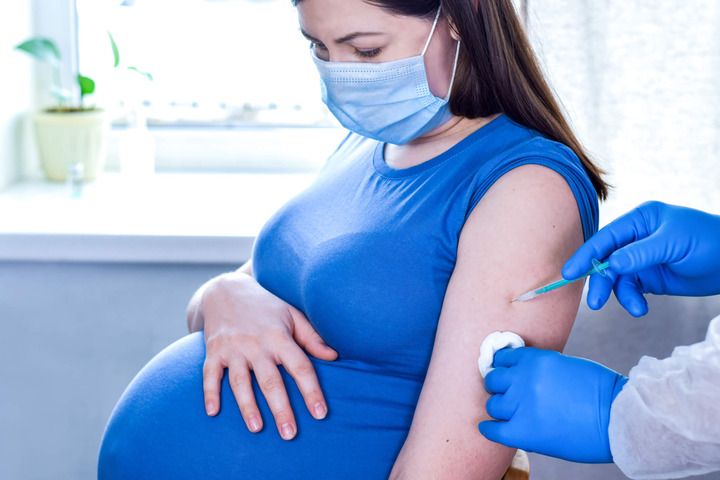 Vaccini Covid-19: le indicazioni in gravidanza e allattamento