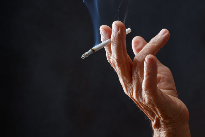 Ecco perché col fumo si invecchia più in fretta