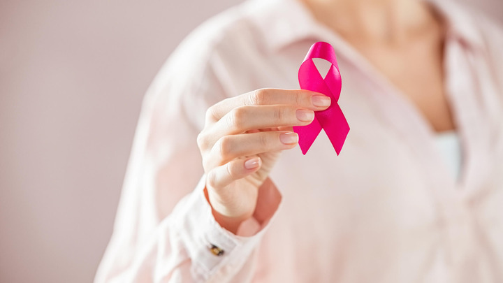 Ottobre rosa: l'impegno di Fondazione Veronesi per la prevenzione dei tumori femminili