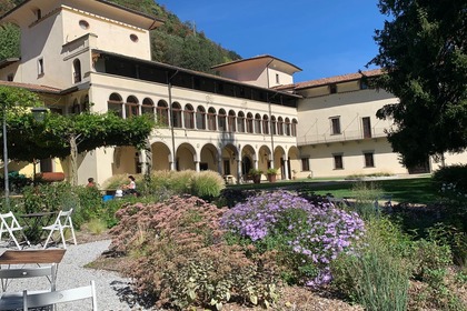 A Bergamo Yoga in Castello per sostenere la ricerca sui tumori femminili 