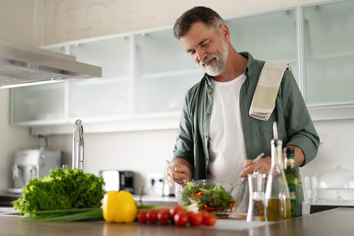 L’ingrossamento della prostata si può curare anche con la dieta?