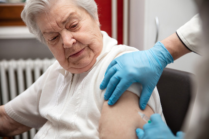 Campagna vaccinale Covid-19: anziani e fragili poco protetti