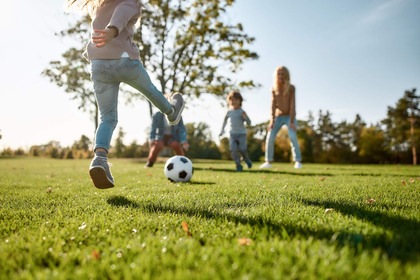 Ossa più forti per i bambini che crescono nel verde 