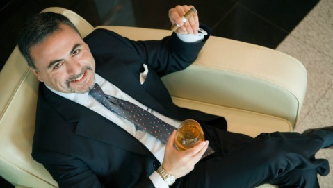 Alcol e tabacco: ecco perché spesso chi beve fuma anche