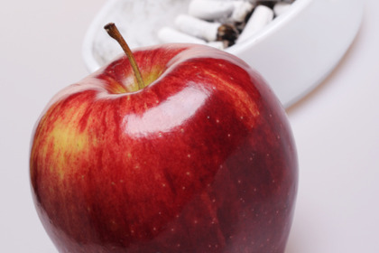 Stop al fumo, più fibre e vitamine: così si riduce il rischio