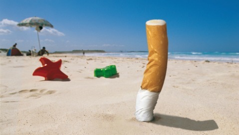 Le “cicche” delle sigarette sono un grave danno per l’ambiente