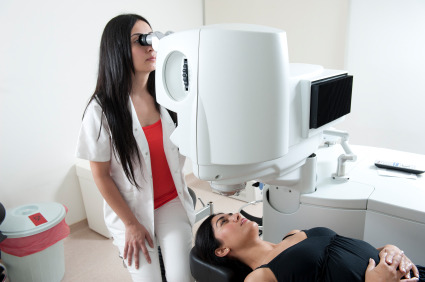 Glaucoma: un nuovo raggio laser per curarlo e un holter per controllarlo