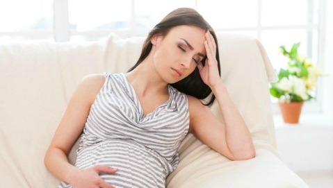 Mal di testa in gravidanza, possibile spia della gestosi