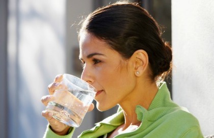 E' vero che bisogna bere 2 litri di acqua al giorno per stare bene?