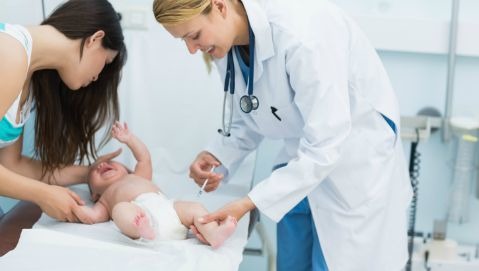 Un genitore su tre teme i vaccini più delle malattie