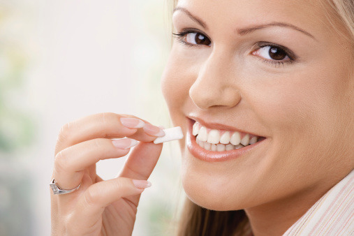 Per la pulizia dei denti il chewing-gum non sostituisce lo spazzolino ma lo aiuta