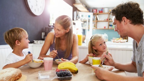 Una buona colazione dà voti migliori a scuola?