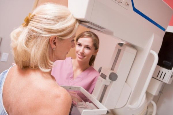 Mammografia ogni due anni: le vite salvate sono il doppio delle sovradiagnosi