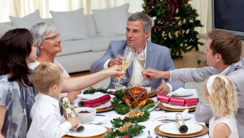 Natale a tavola: nessun divieto ma occhio alle porzioni